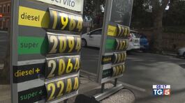 Prezzo dei carburanti Scattato il taglio thumbnail
