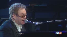 Elton John compie 75 anni thumbnail