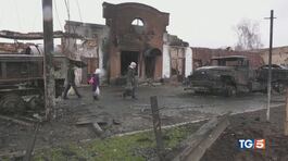 Le città sotto le bombe, russi via da Chernobyl thumbnail