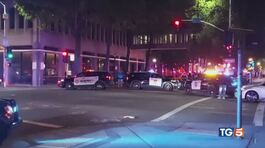 Rissa e spari dall'auto 6 morti a Sacramento thumbnail