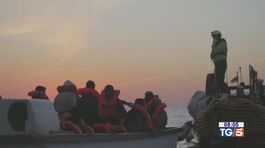 Questione migranti Porti sicuri per 3 navi thumbnail