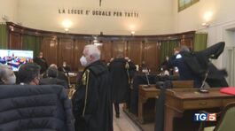 Tensione su giustizia, Berlusconi sul palco thumbnail