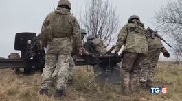 Nuovi attacchi russi, l'Ucraina al freddo thumbnail