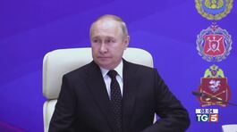 Le mosse di Putin, il Papa chiede la pace thumbnail