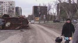 Devastazione a Mariupol, nessun cessate il fuoco thumbnail