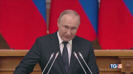 Putin scatenato bombe e minacce thumbnail