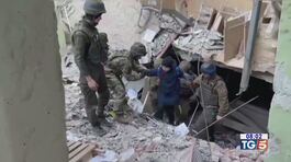 Azovstal in corso evacuazioni civili thumbnail