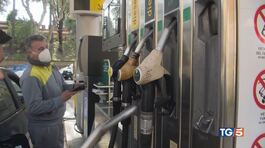 Benzina a 2 euro, rincari a catena thumbnail
