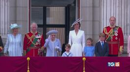 Queen Elizabeth pensa al futuro thumbnail