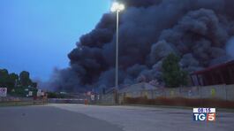 In fiamme a Malagrotta i rifiuti di Roma thumbnail