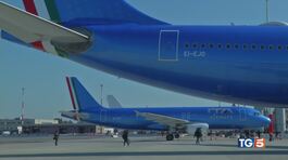 A migliaia a terra, aeroporti in tilt thumbnail