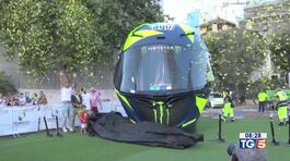 Un casco gigante monumento a Vale thumbnail