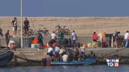Sbarchi senza sosta, record a Lampedusa thumbnail
