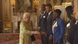 Londra, la Regina lascia Buckingham Palace thumbnail