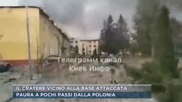 Guerra in Ucraina, il cratere vicino alla base attaccata thumbnail