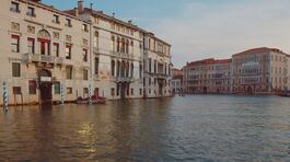 Venezia dove l'acqua è il vero motore della storia thumbnail
