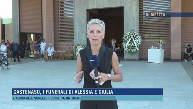 Funerali Giulia e Alessia, a Castenaso l'ultimo saluto: Buon viaggio, da  lassù prendetevi cura di mamma e papà