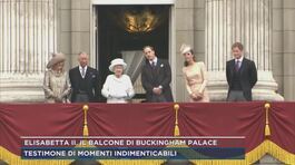 Elisabetta II, il balcone di Buckingham Palace thumbnail