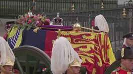 Elisabetta II, solenni funerali, l'inchino del mondo alla Regina. Inizia la nuova stagione del Gf Vip thumbnail