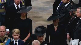 Elisabetta II, Meghan e Kate unite nel lutto ma distanti thumbnail