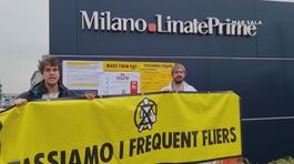 La protesta a Linate, contro i jet privati thumbnail