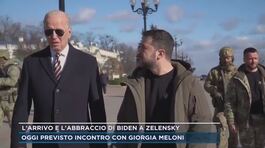 L'arrivo e l'abbraccio di Biden e Zelensky thumbnail