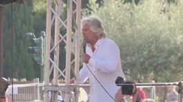 Il ritorno di Beppe Grillo tra le polemiche thumbnail