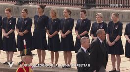 L'omaggio dello staff di Buckingham Palace ad Elisabetta II thumbnail