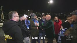 Parcheggiatori abusivi e sosta selvaggia davanti ai vigili allo stadio di Napoli thumbnail