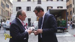 Vespone il rotolo di Fratoianni: dieci piani di morbidezza thumbnail