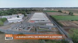 La baraccopoli del migranti a Crotone thumbnail