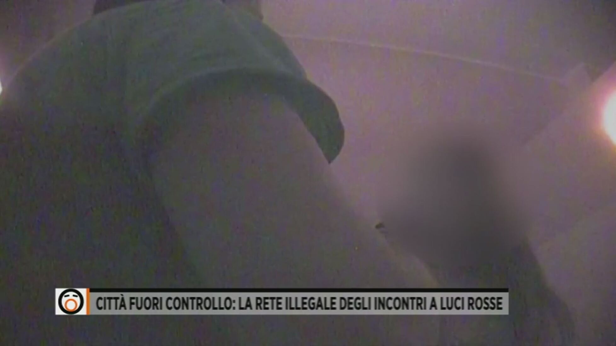 Fuori dal coro: Città fuori controllo: la rete illegale degli incontri a  luci rosse Video | Mediaset Infinity