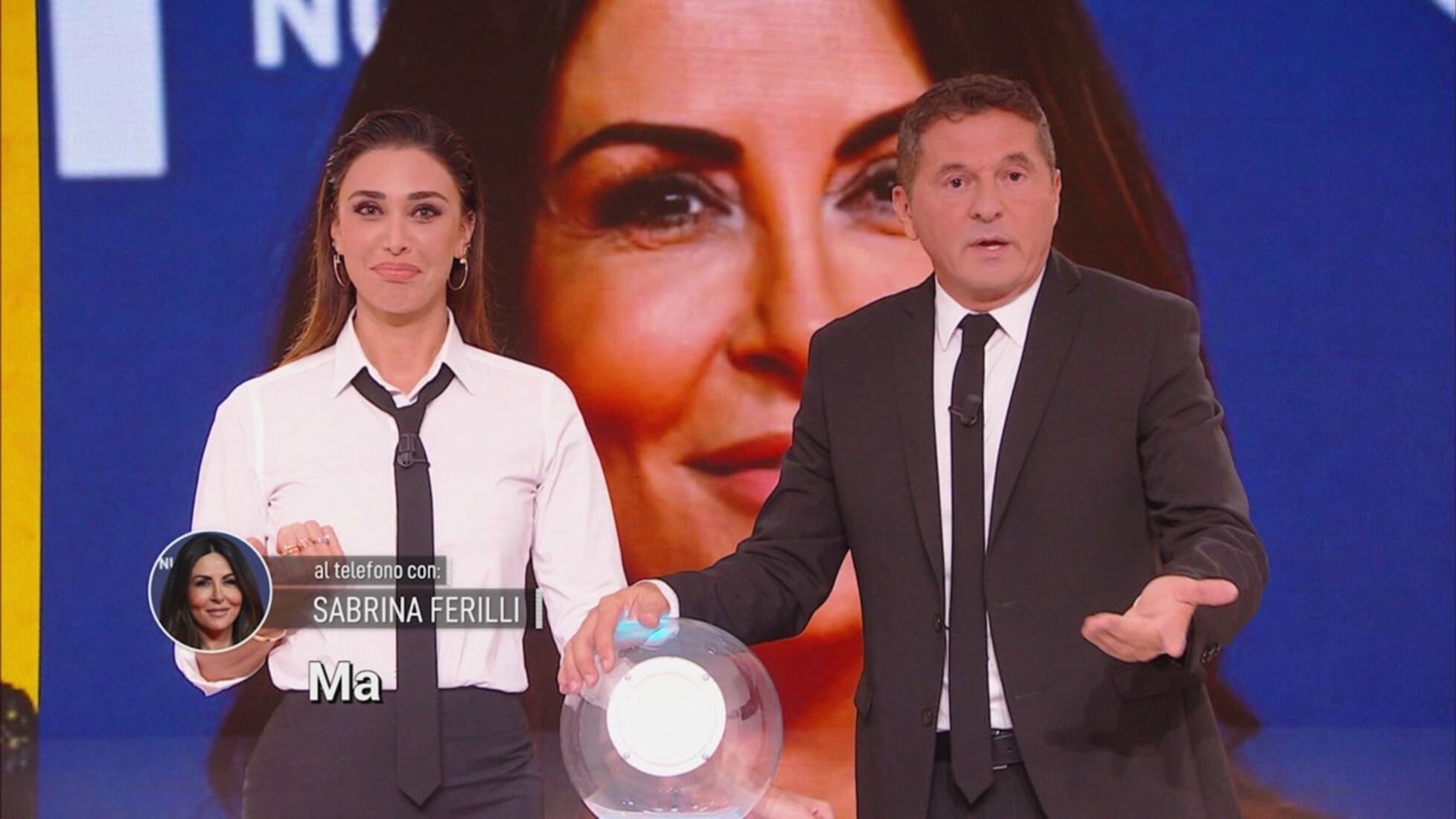 Le Iene Lo scherzo di Teo Mammucari a Sabrina Ferilli Video Mediaset Infinity