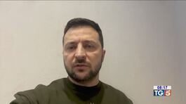Zelensky ringrazia Ue. Attacco a base russa thumbnail