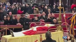 Il popolo di Benedetto L'omaggio a San Pietro thumbnail