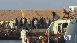Lampedusa in ginocchio, l'Europa non c'è thumbnail