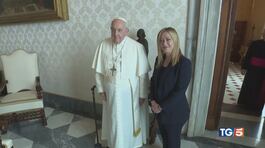 Meloni in Vaticano, è la prima volta da Premier thumbnail