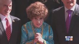 Addio a Gina Lollobrigida, bersagliera del cinema thumbnail