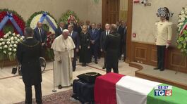Papa, politica e popolo l'omaggio a Napolitano thumbnail