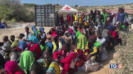 Migranti, la stretta su espulsioni e minori thumbnail