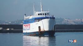 Pozzuoli, il bradisismo soffoca anche il porto thumbnail