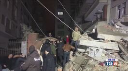Terremoto in Turchia centinaia di vittime thumbnail