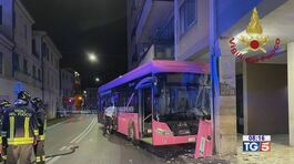 Mestre: nuovo incidente bus contro un palazzo thumbnail