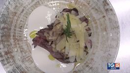 Tagliata su fonduta al formaggio Grün Alpe, con scaglie di stravecchio Grün Alpe e funghi porcini thumbnail