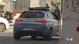 Accoltella tre persone, ucciso da un poliziotto thumbnail