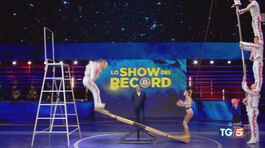 "Lo show dei record" tra poco su Canale 5 thumbnail