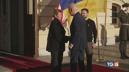 Biden a sorpresa a Kiev "La democrazia resiste" thumbnail