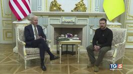 Biden a Zelensky: "USA sono con voi" thumbnail