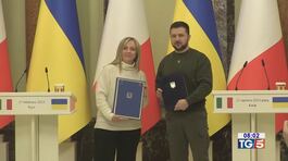 Meloni a Kiev: "Con voi fino alla fine" thumbnail