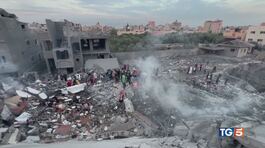 Colpiti campi profughi Rafah, stranieri fuori thumbnail